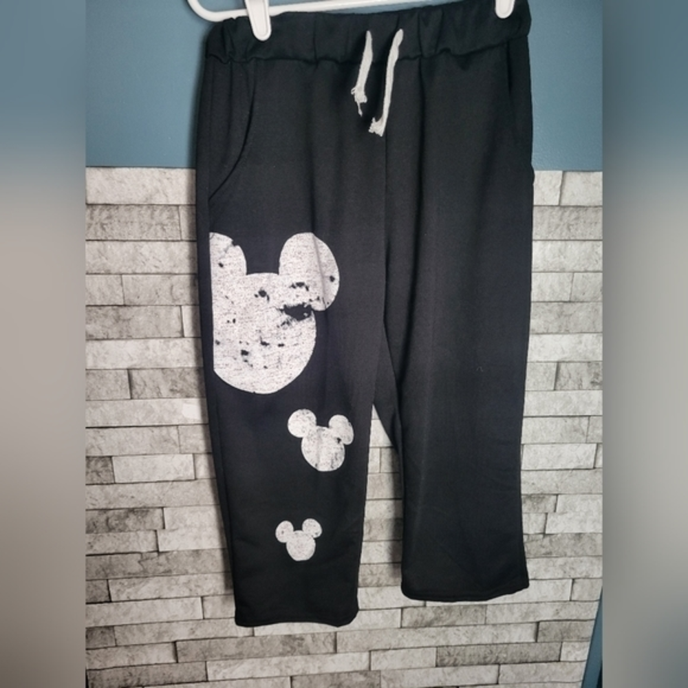 Mickey‎ Mouse cropped sweatpants size Large girls